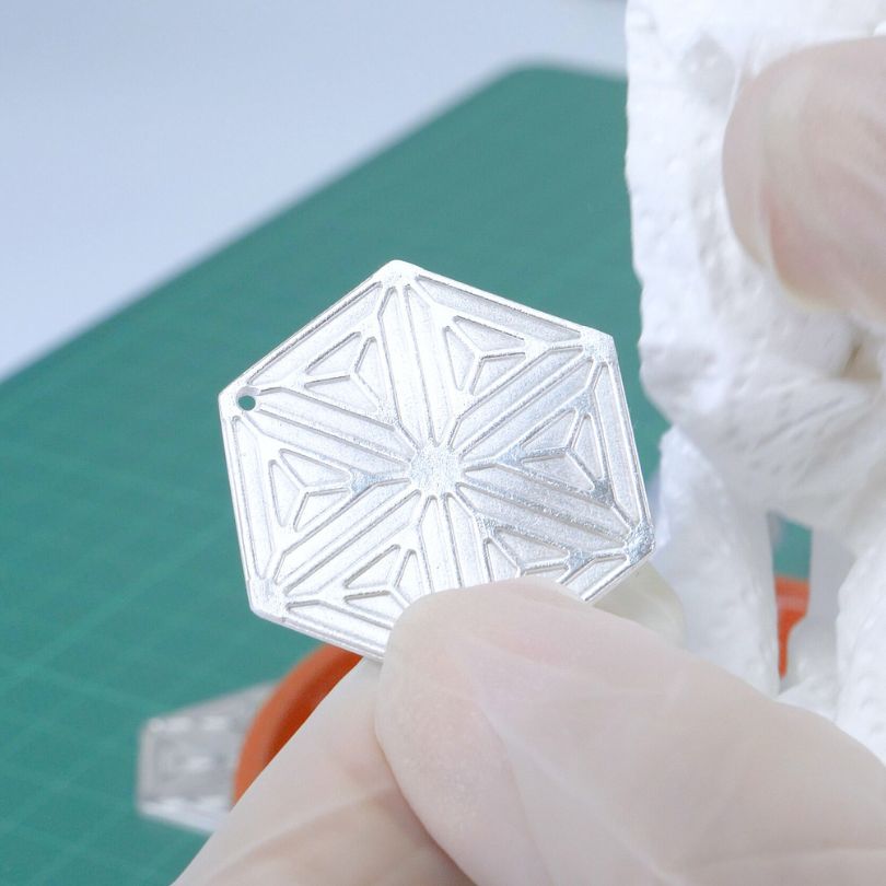 Schmuckstück gereinigt